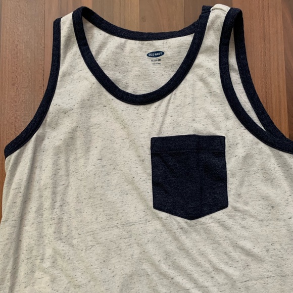 Boys old navy tank top - Picture 2 of 4